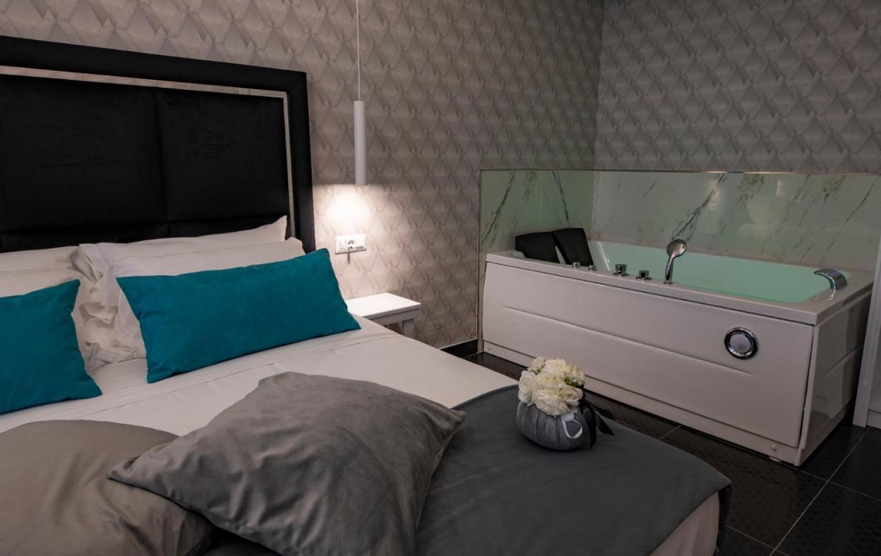 Luna Luxury Bed And Breakfast เนเปิลส์ ภายนอก รูปภาพ